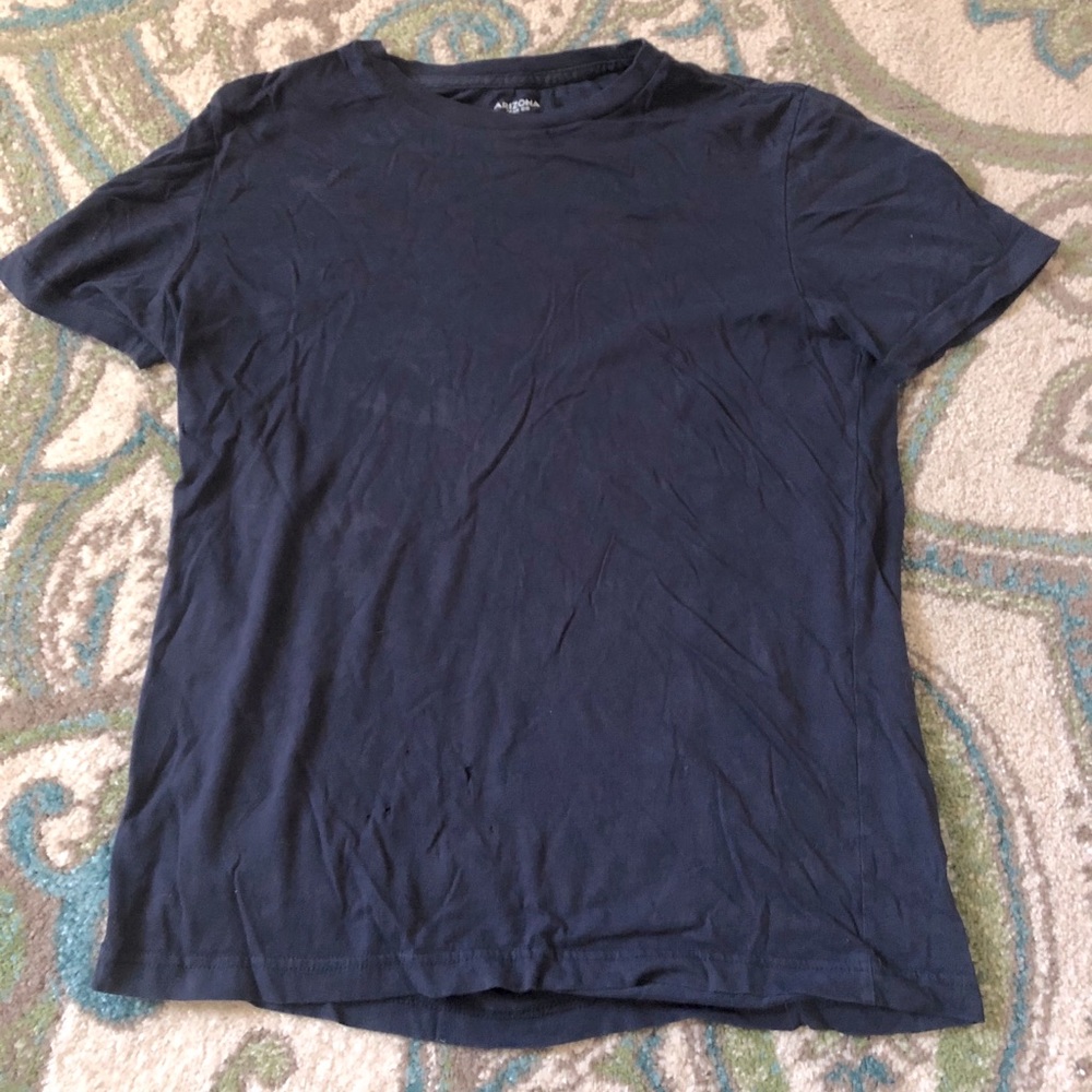 Men’s navy blue tee